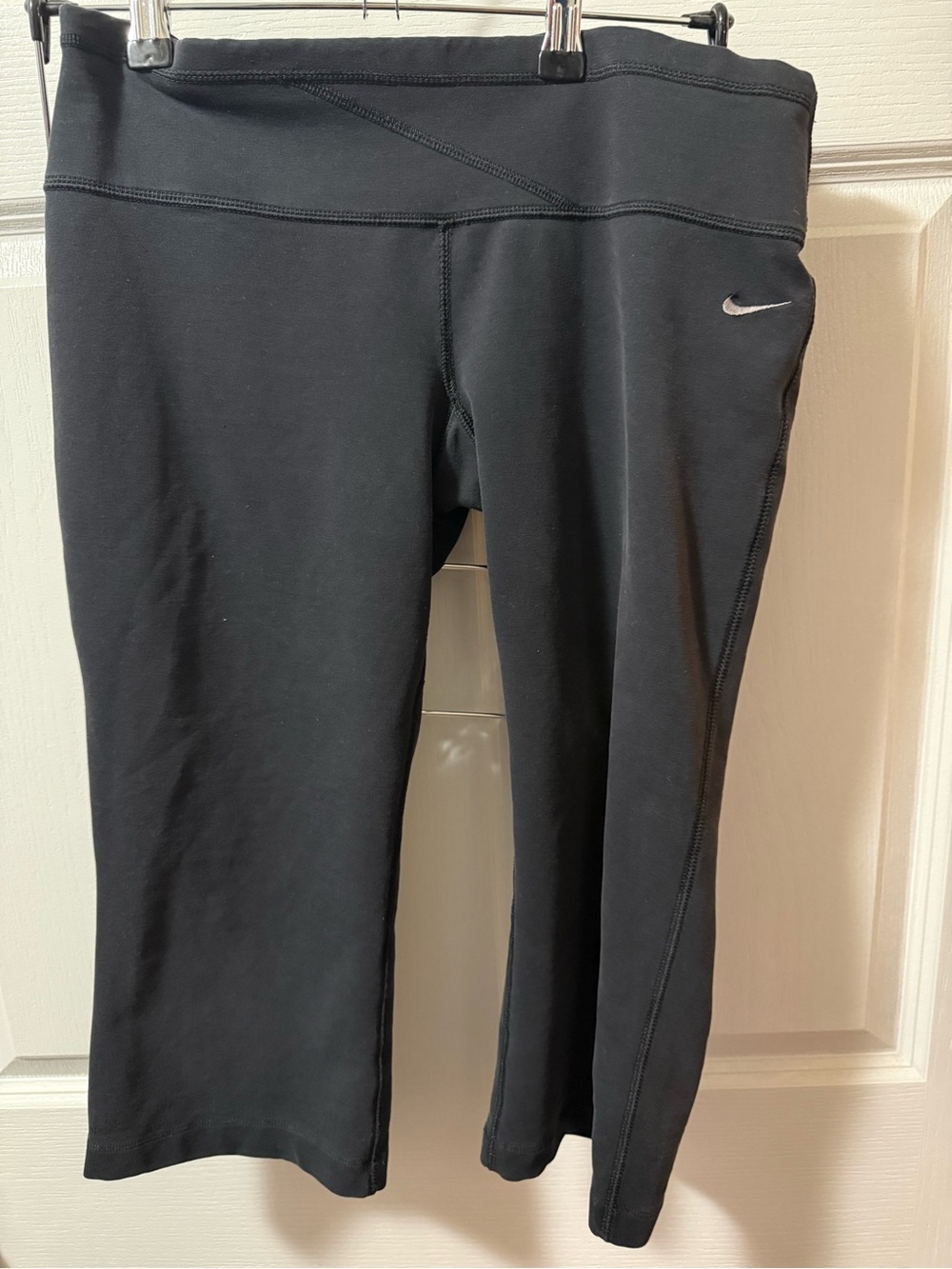 Nike Black Girls' Cropped Athletic Leggings with Swoosh